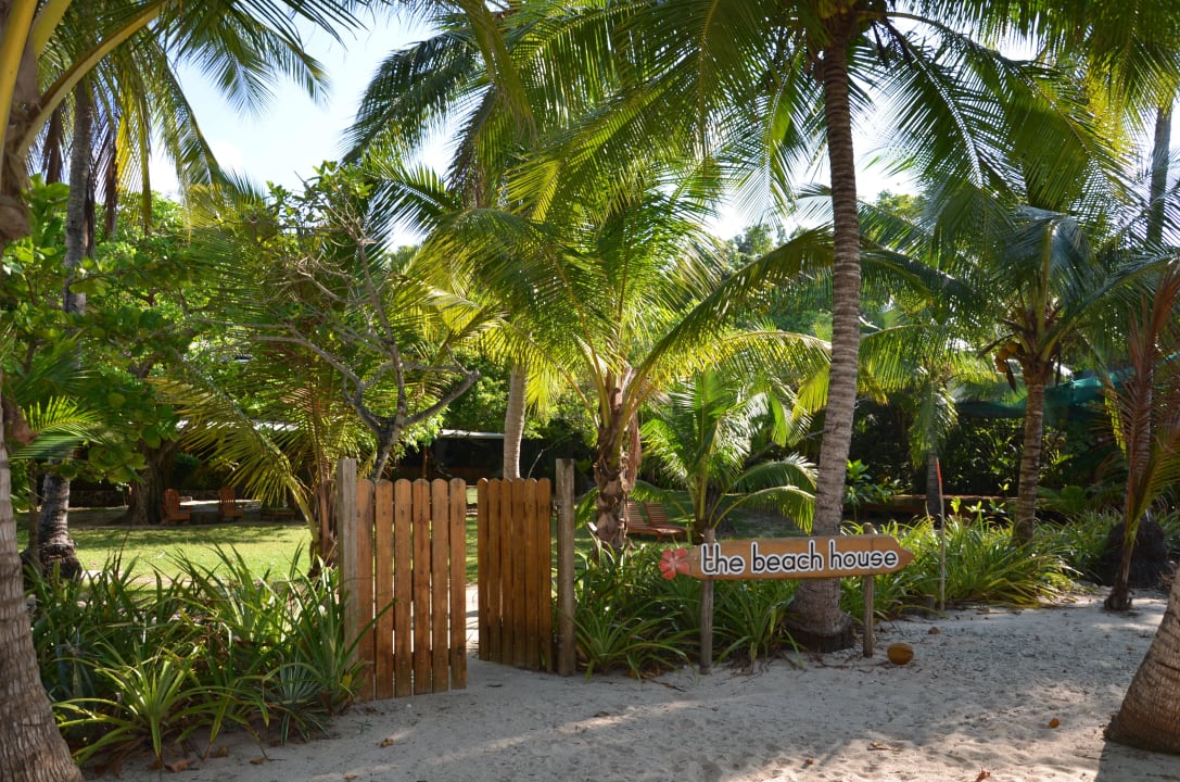 Eingang vom Strand zum Beach House Hotel Tropico Latino