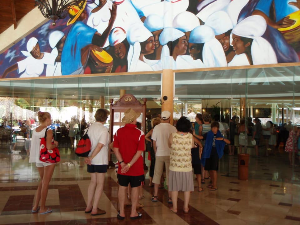 Warteschlage vor dem Restaurant Hotel Grand Palladium Palace Resort, Spa & Casino