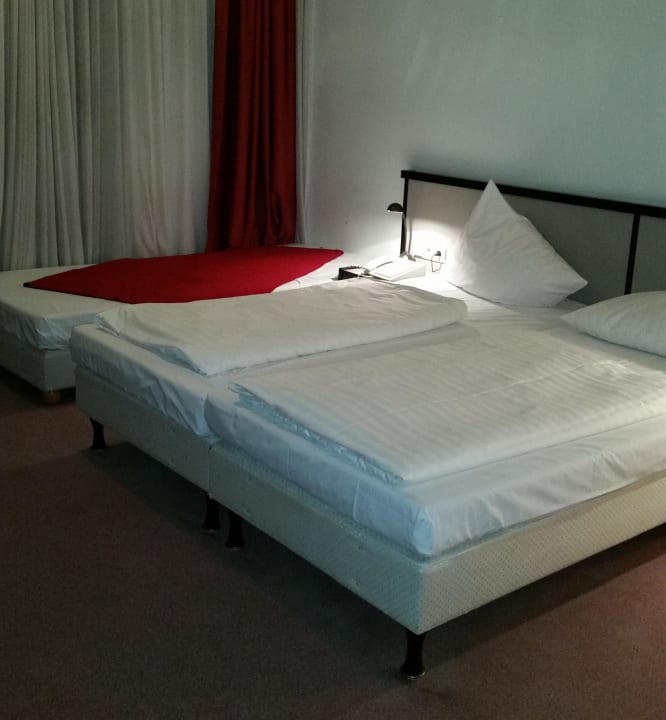 Das grosse Bett Hotel Newton Ludwigshafen