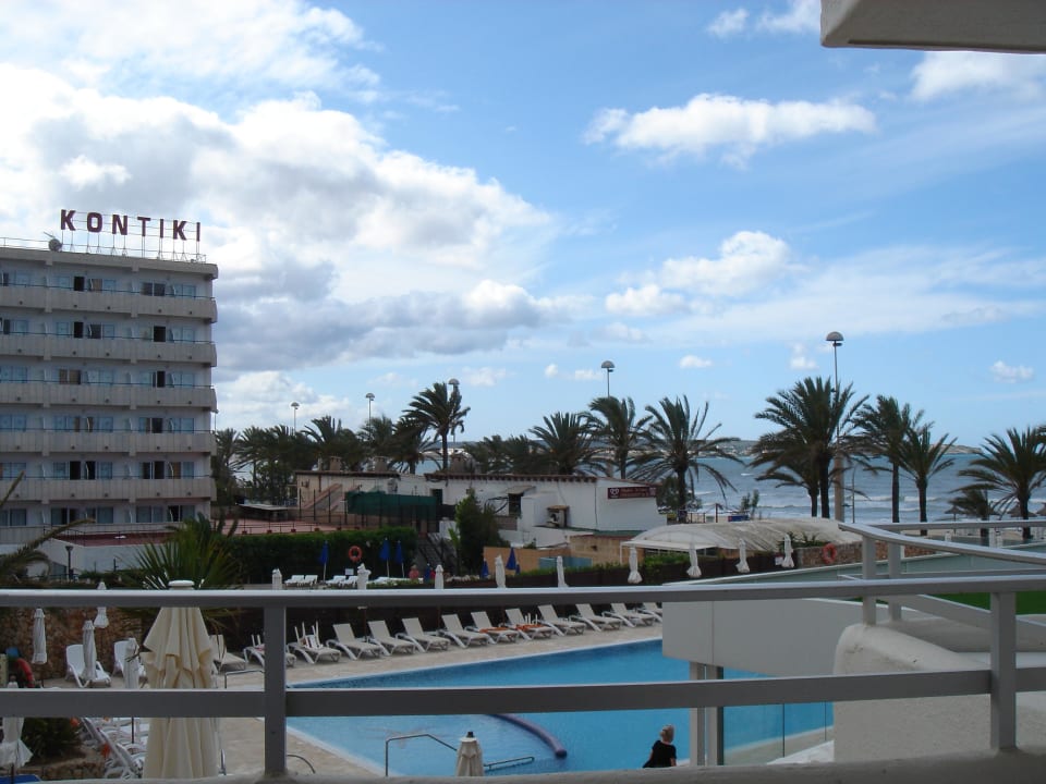 Blick auf den Pool und Strand Hotel HM Gran Fiesta