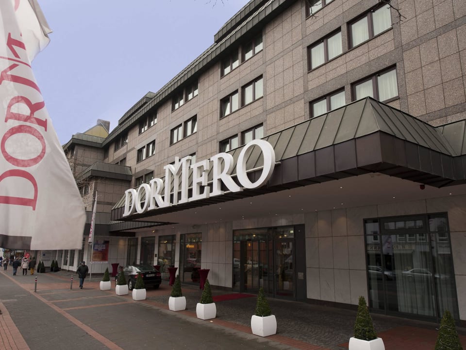 Außenansicht bei Tag DORMERO Hotel Hannover