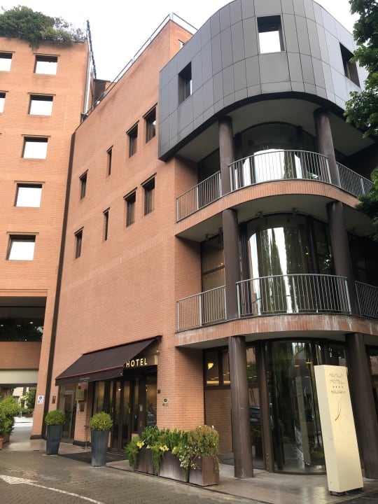Außenansicht Savhotel Aemilia Bologna