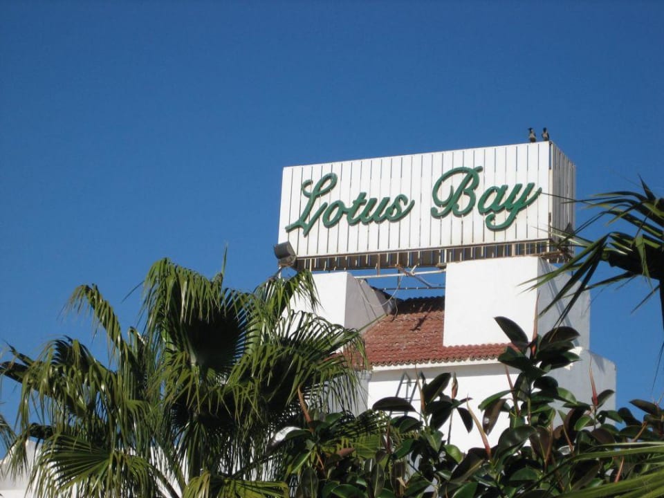 Hotel Werbung im Garten Lotus Bay Beach Resort