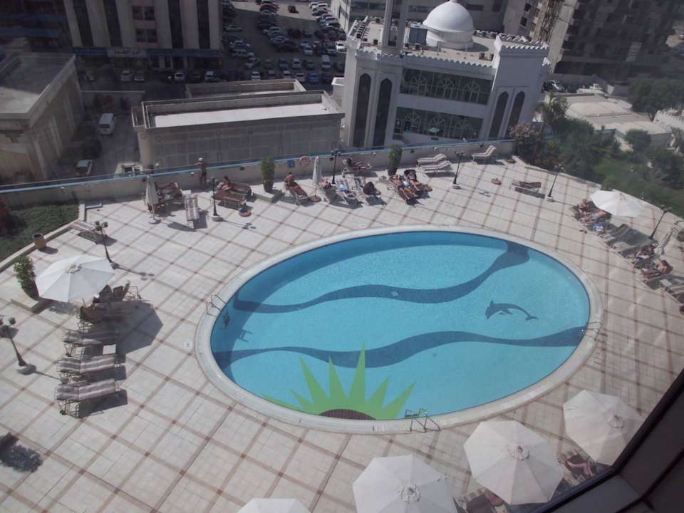 Hinterer Pool zur Landseite Corniche Hotel Sharjah