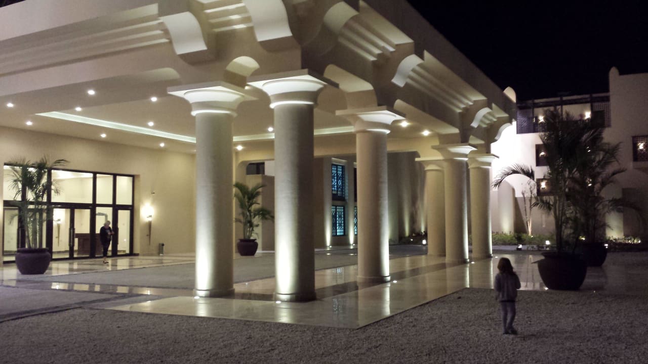 Haupteingang Steigenberger Aqua Magic