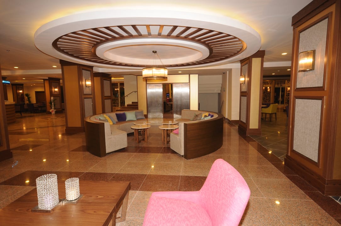 Lobby Insula Resort & Spa