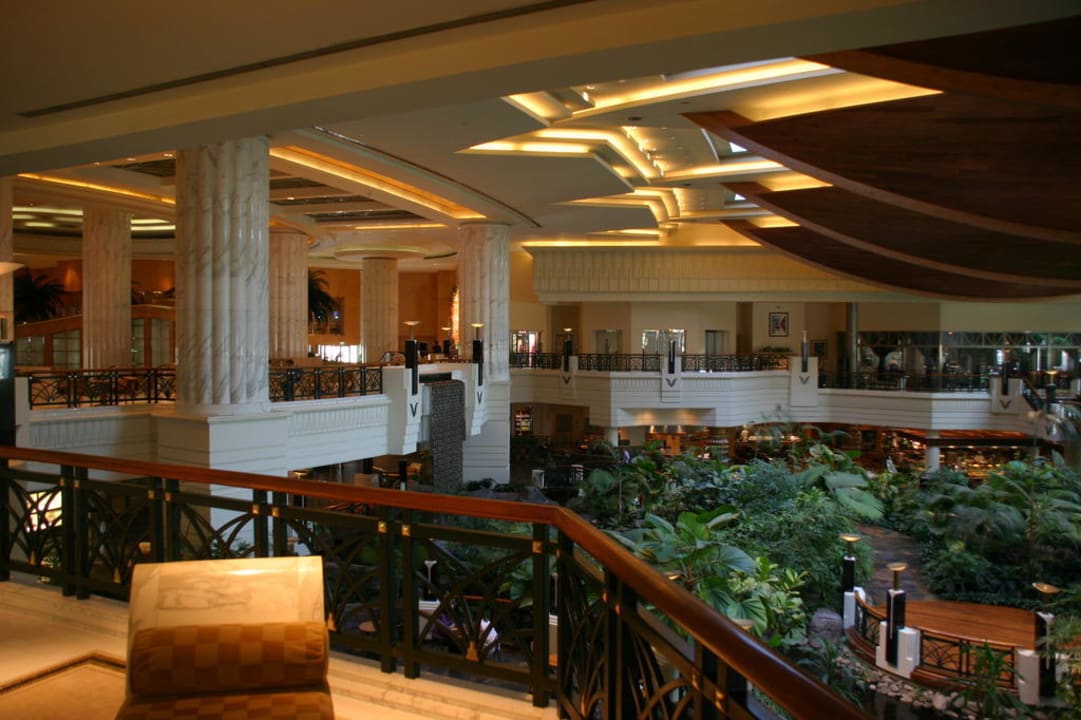 Hotelhalle mit Tropenpflanzen Grand Hyatt Dubai