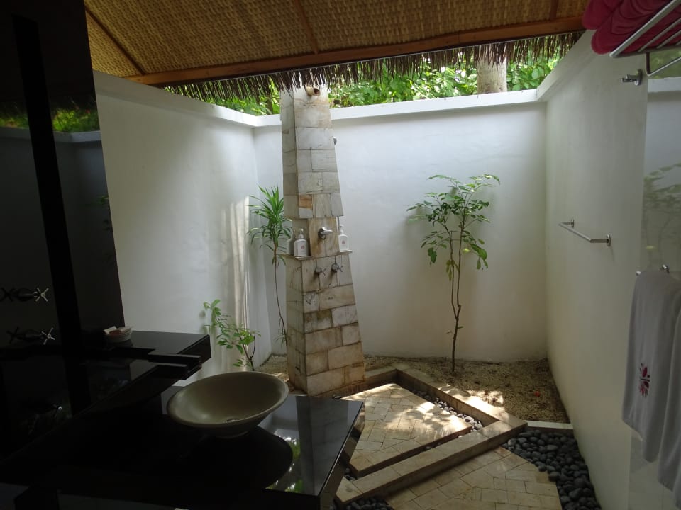 Zimmer Dhawa Ihuru