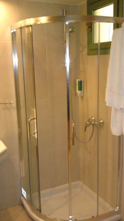 Dusche renoviertes Zimmer Silva Beach Hotel