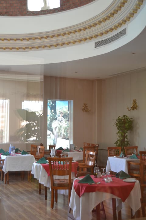 Italiener Titanic Beach Spa & Aqua Park