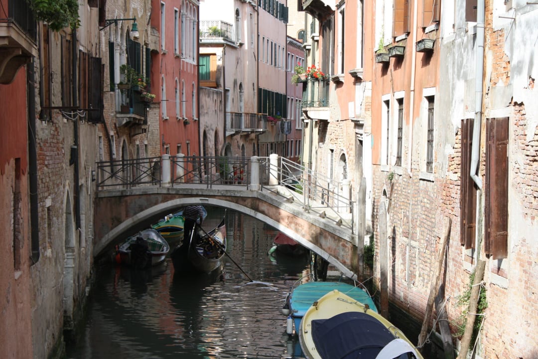 Bei den rotgoldenen Stempen die Loc. San Barnaba Hotel Locanda San Barnaba