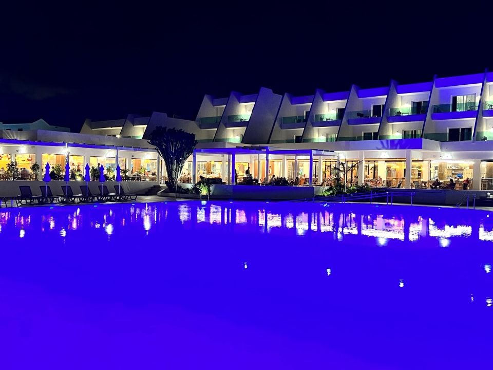 Pool Radisson Blu Resort Lanzarote (Adults Only +16)