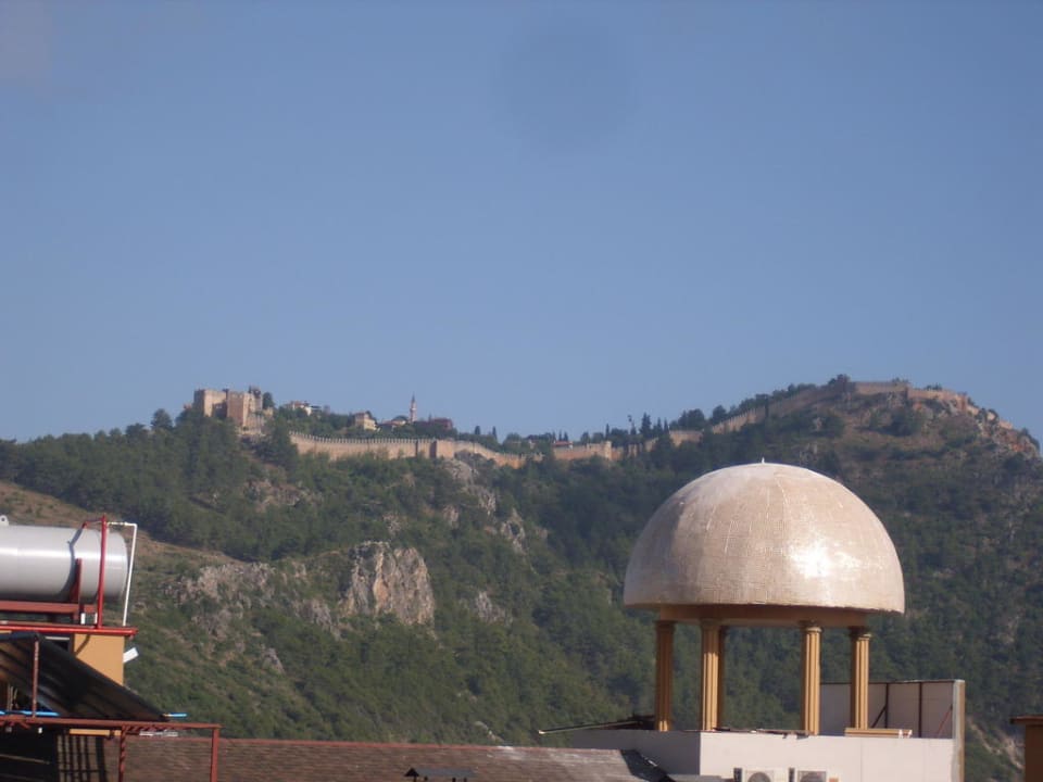 Blick auf die Burg Tac Premier Hotel & Spa