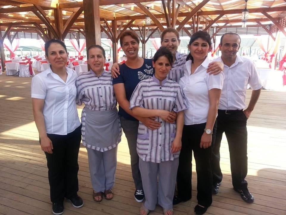 Frau Zeynep Gülsün mit Team Adalya Ocean Deluxe