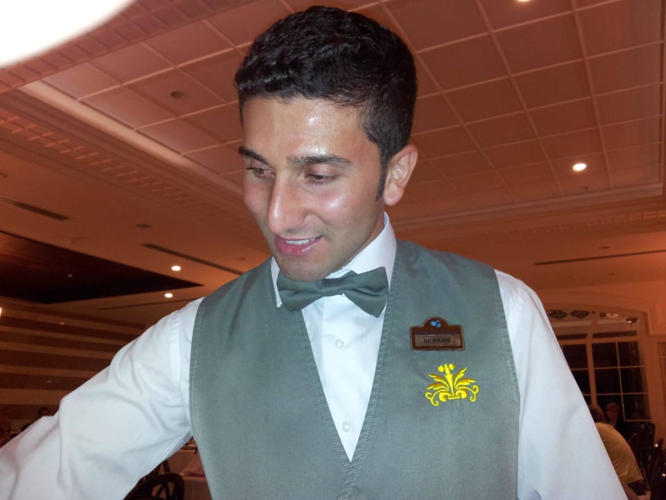 Serkan...umsichtig und fleißig Diamond Excellence Resort & Spa