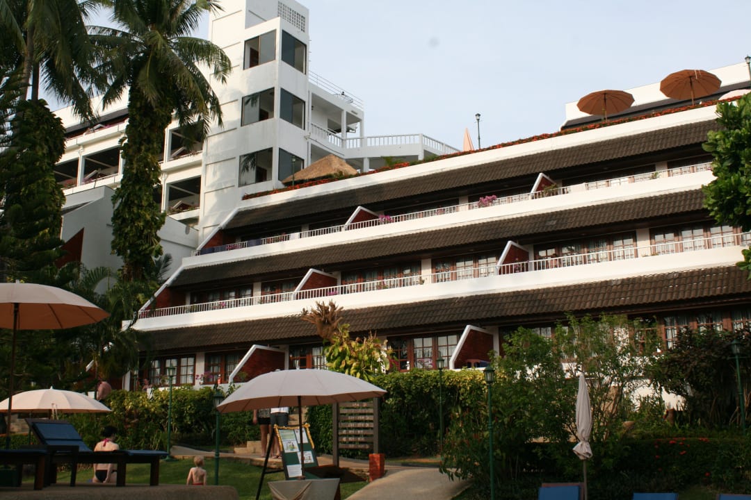 Hotel vom Pool aus Best Western Phuket Ocean Resort