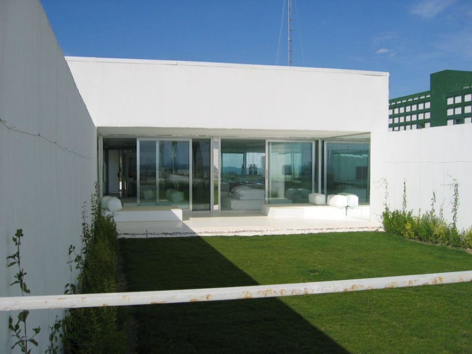 Fassade einer Villa Adam & Eve - Adults only