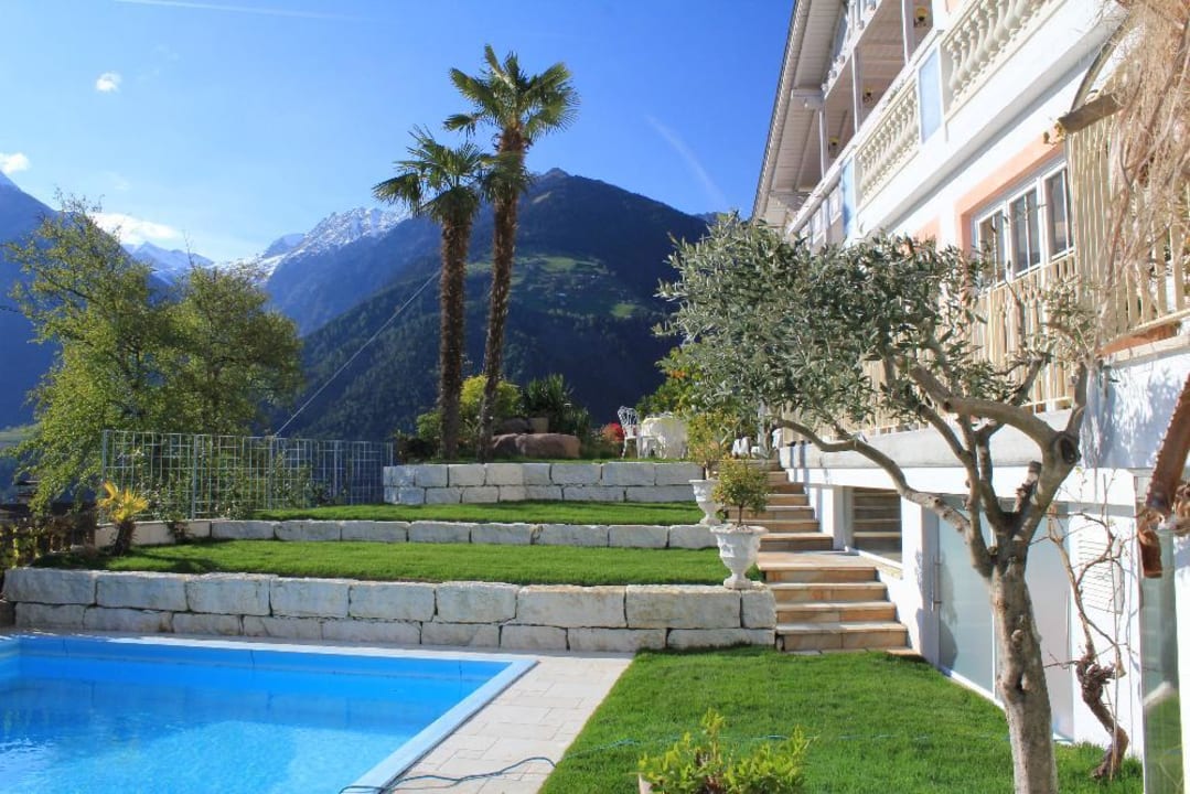 Garten mit Pool Hotel Bergland
