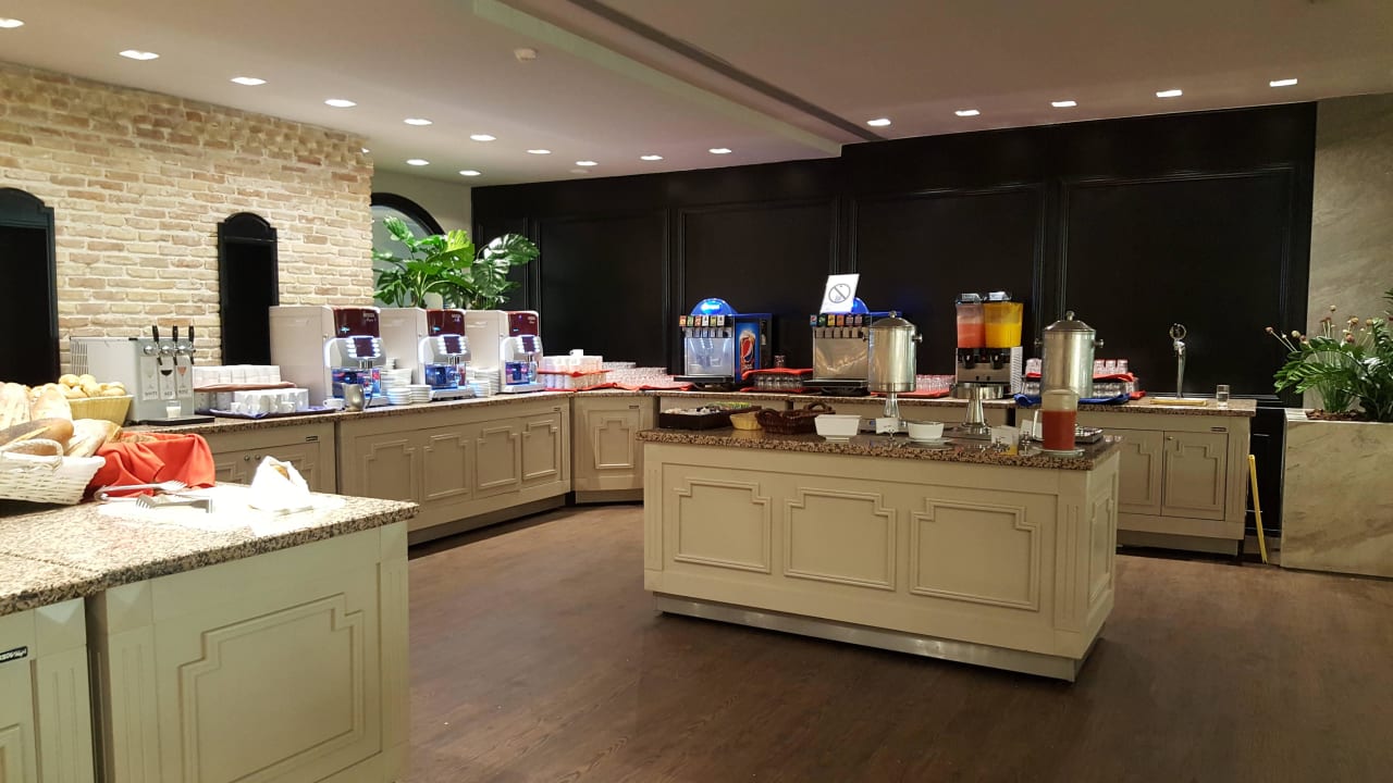 Büffet alltoura Club Hotel Porto Angeli Beach Resort