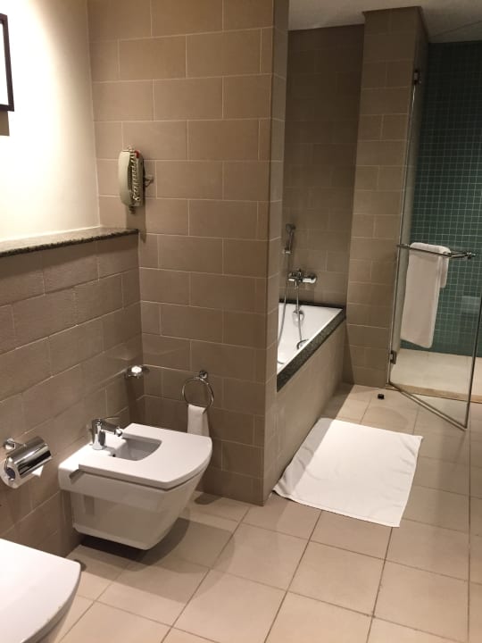 Bad Room Nr. 2023 Grand Millennium Al Wahda Abu Dhabi