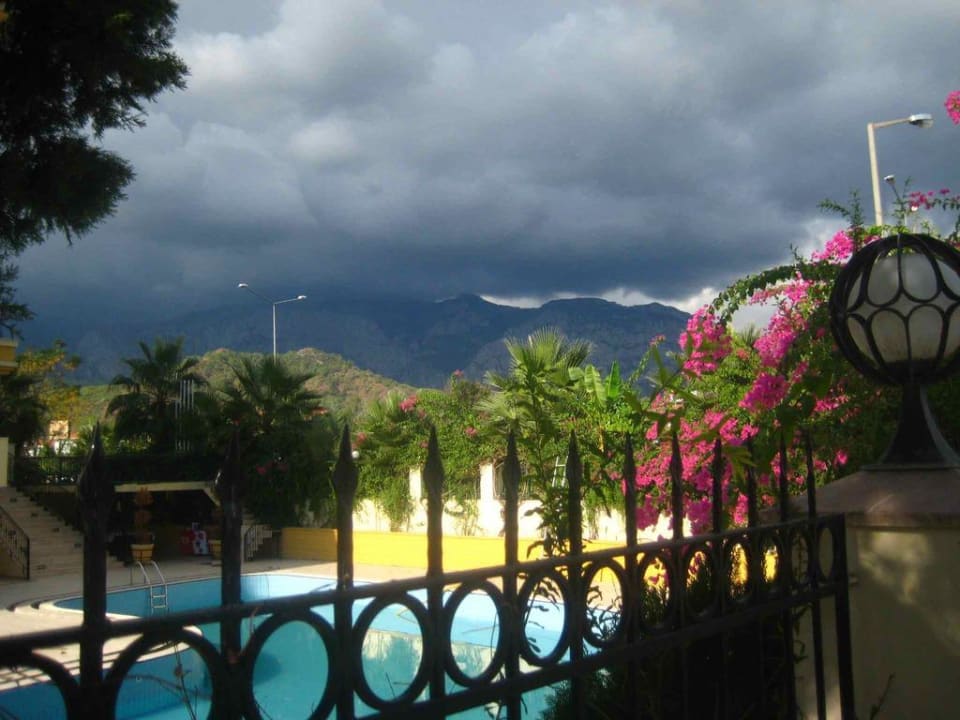 Blick auf das Taurusgebirge Limak Limra Hotel & Resort