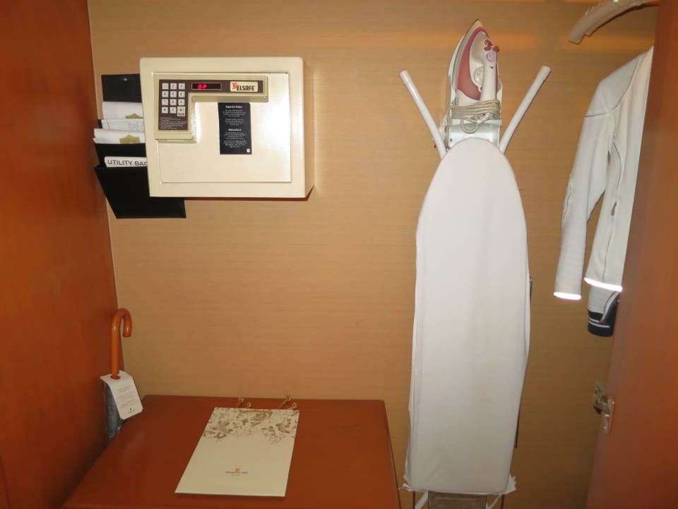 Krungthep Deluxe Balcony Room Shangri-La Hotel, Bangkok