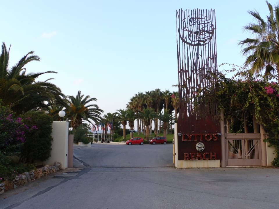 Einfahrt Lyttos Beach Hotel