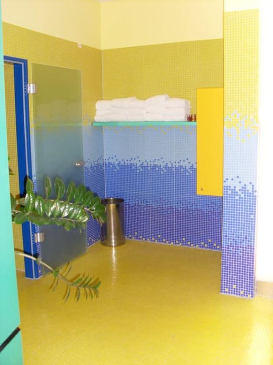 Handtücher im Wellnessbereich. INNSIDE by Meliá Bremen