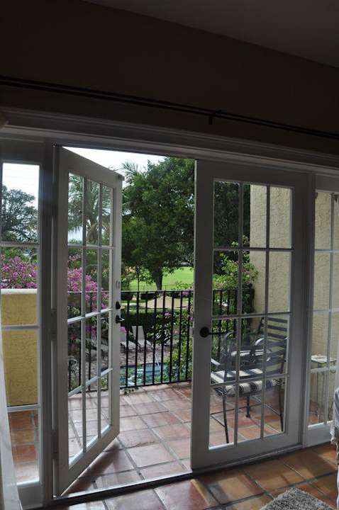 Ausblick zum Pool aus unserem Zimmer Bed & Breakfast Grandview Gardens