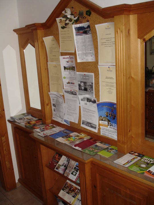 Infobörse im Eingangsbereich Sonnenhof Genusshotel & Appartements