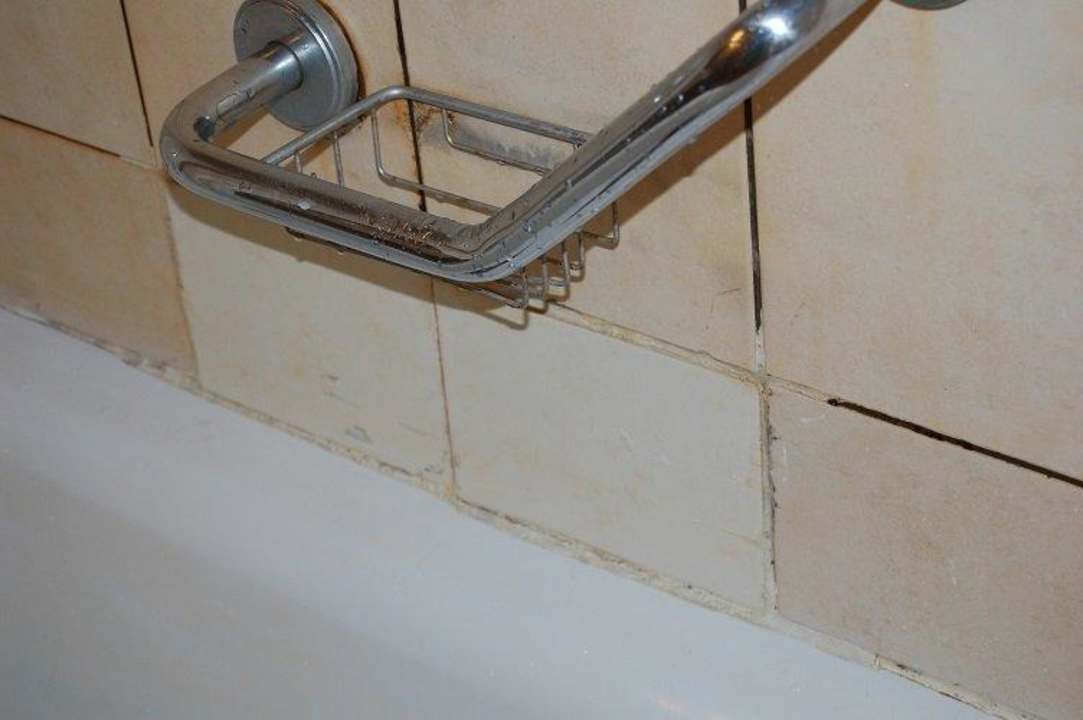 Powymieniane płytki, brudne fugi Swisstouch Oriental Resort Marsa Alam