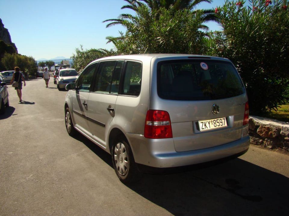 Samochód z wypożyczalni Kalypso Cretan Village Sense Resort & Spa