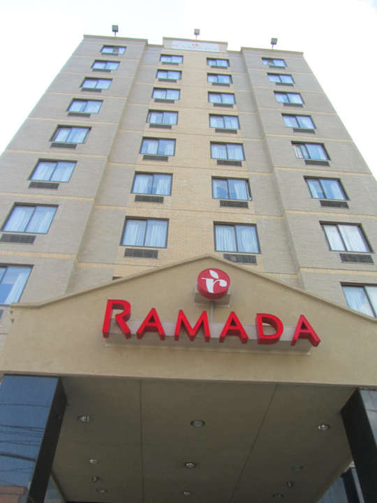 Außenansicht Ramada Hotel Long Island City