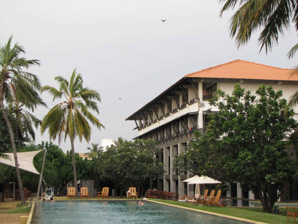 Blick auf das Haupthaus Hotel Jetwing Beach