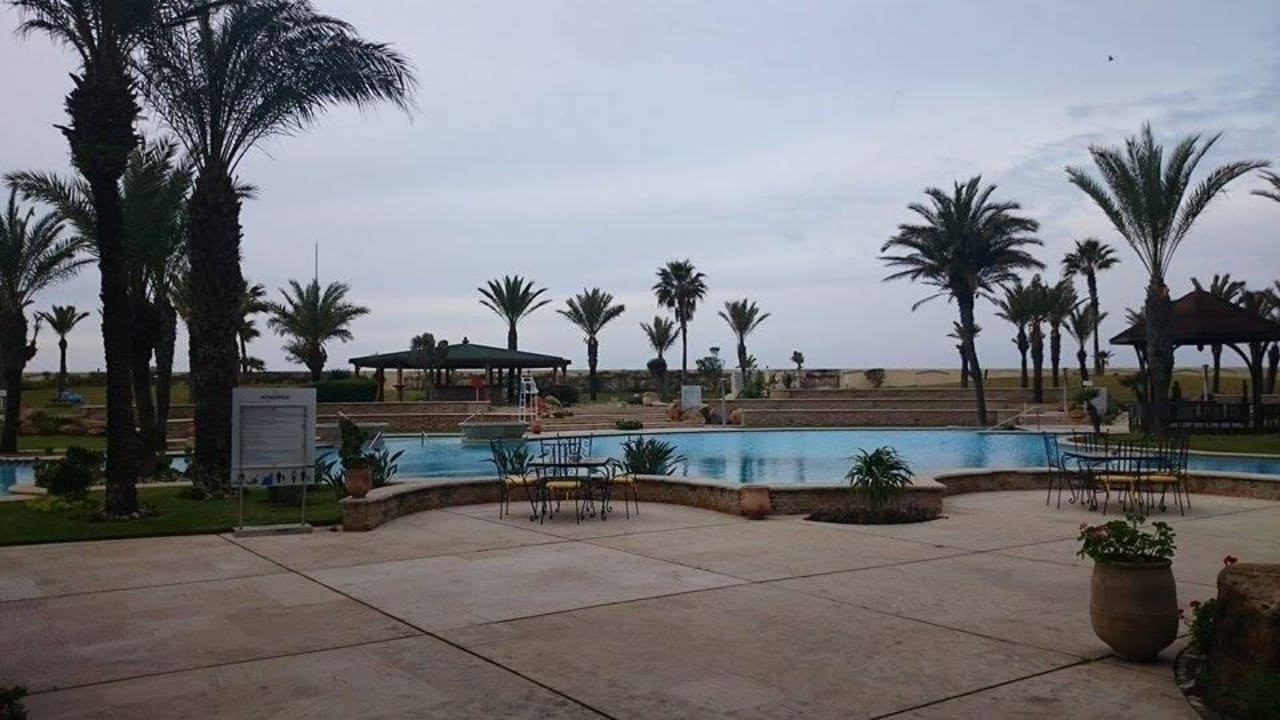 Schöner Poolbereich Mövenpick Hotel & Casino Malabata Tanger