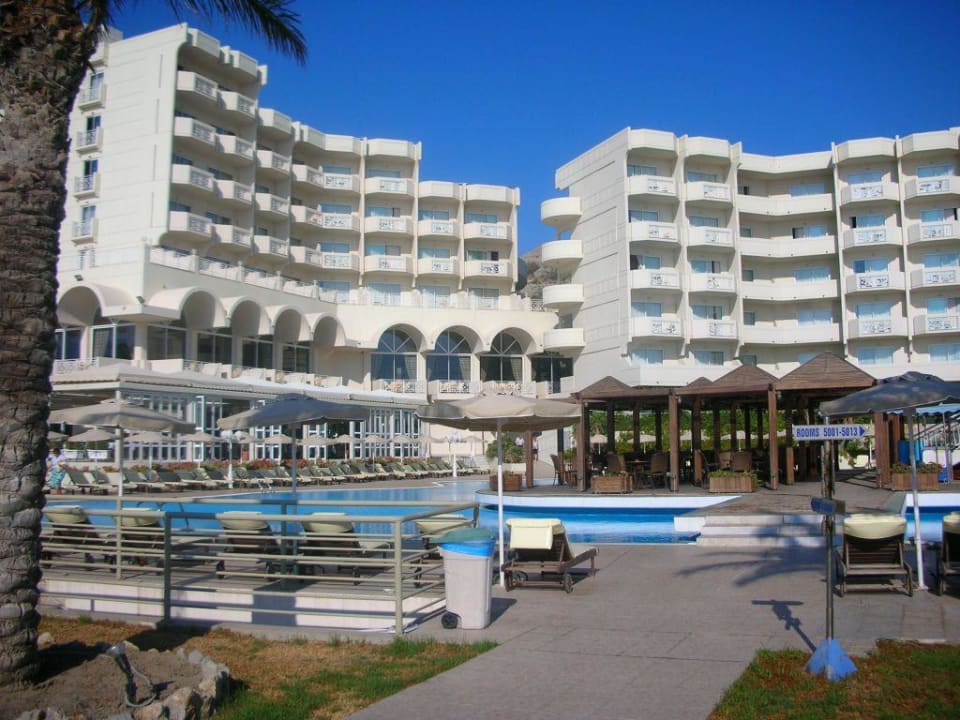 Poolanlage und Hotel Rodos Palladium Leisure & Wellness