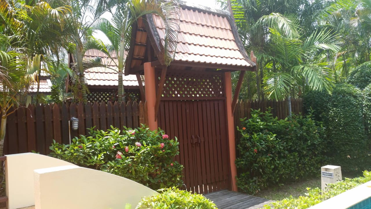 Außenbereich zur Poolvilla Koh Chang Paradise Resort & Spa