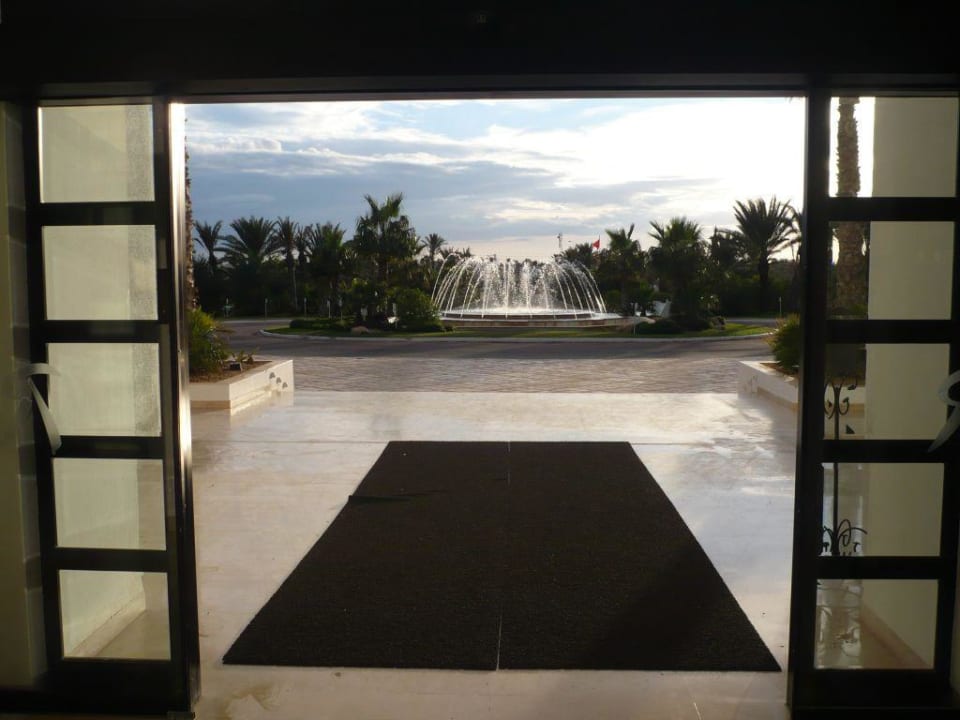 Blick aus dem Hoteleingang Radisson Blu Palace Resort & Thalasso Djerba