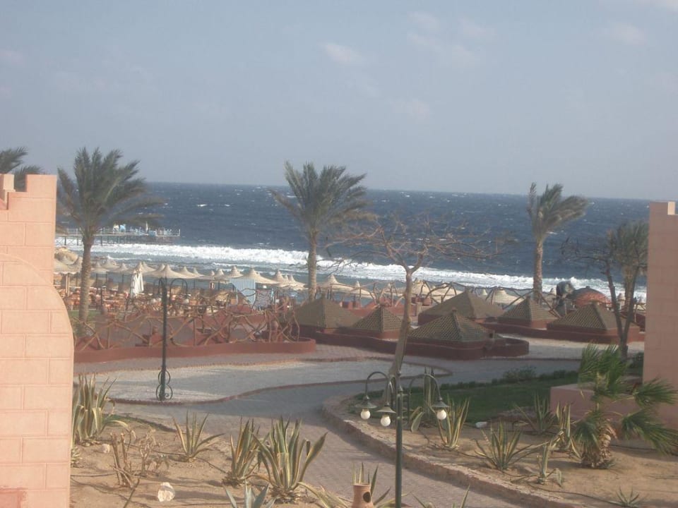 Außenanlage zwischen Hauptpools und Strand Sentido Akassia Beach
