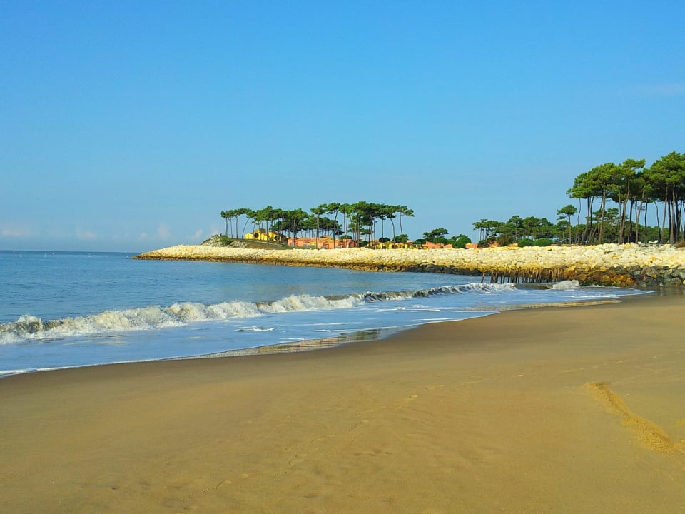 Une partie du club vue de la plage Club Med La Palmyre Atlantique