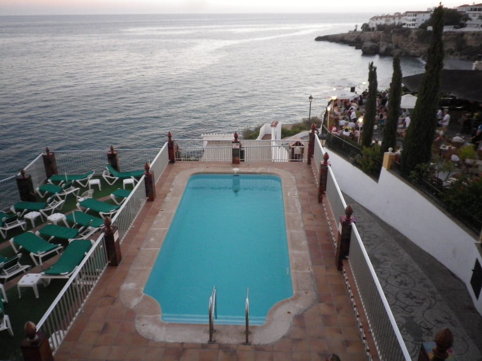 Der kleine Pool mit 1,20 m Tiefe Hotel Balcon de Europa