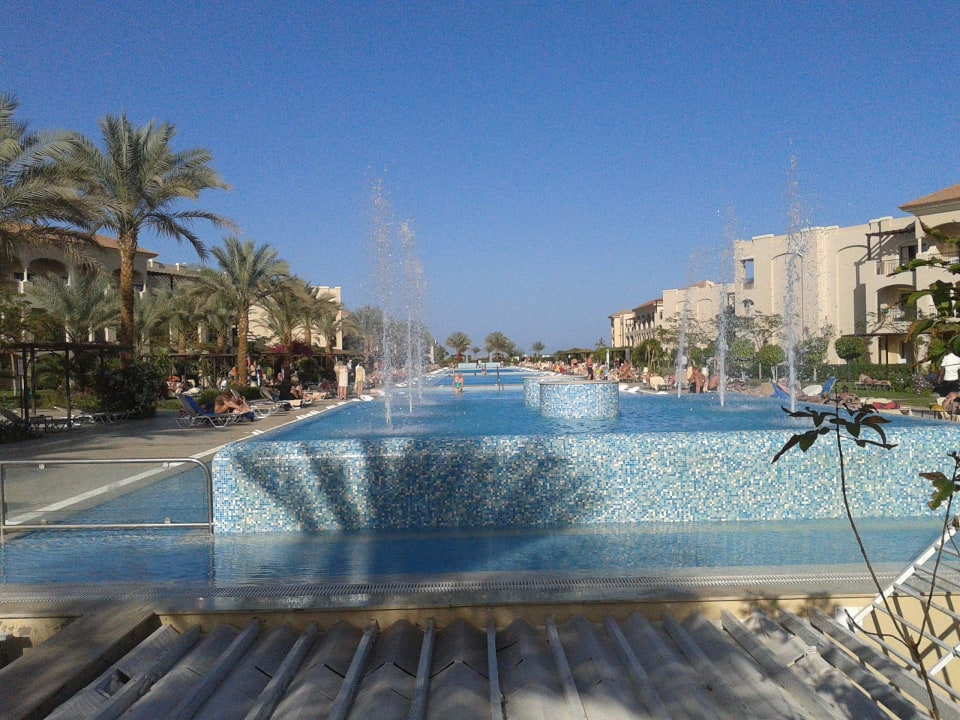 Beispiel für einen der vielen Pools JAZ Aquamarine Resort