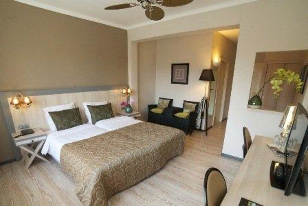 Floris Karos Executive Room Grand Hotel Normandy
