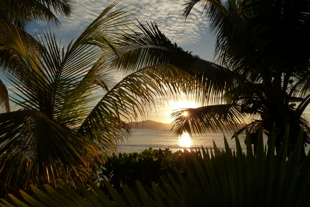 Sonnenuntergang am Strand La Digue Island Lodge