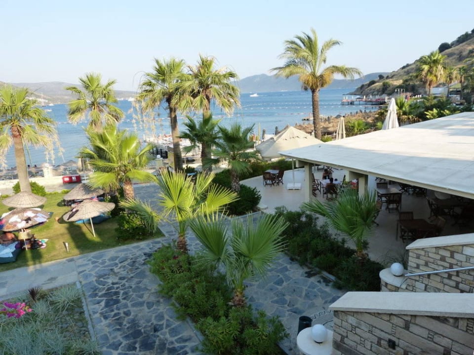 Blick zur Strandbar Salmakis Resort & Spa