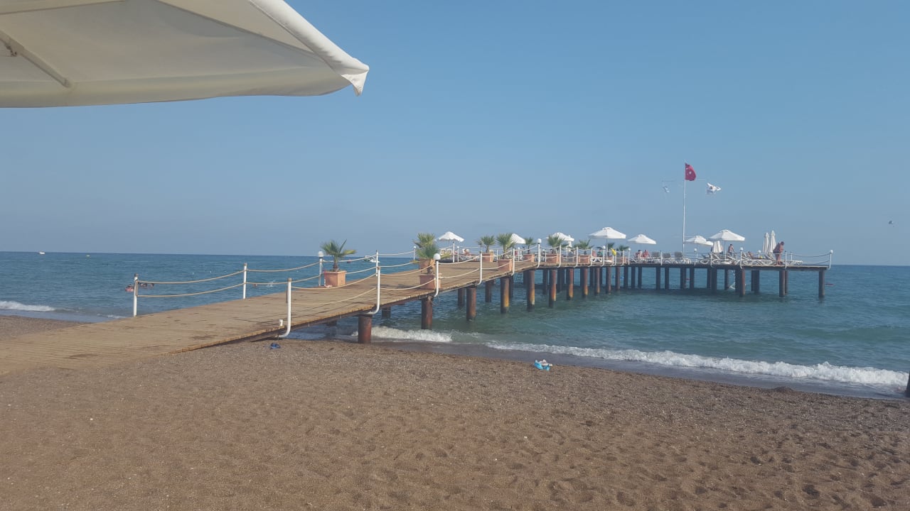 Strand Royal Wings Hotel