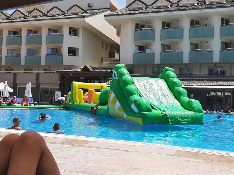 Pool Side Breeze Hotel