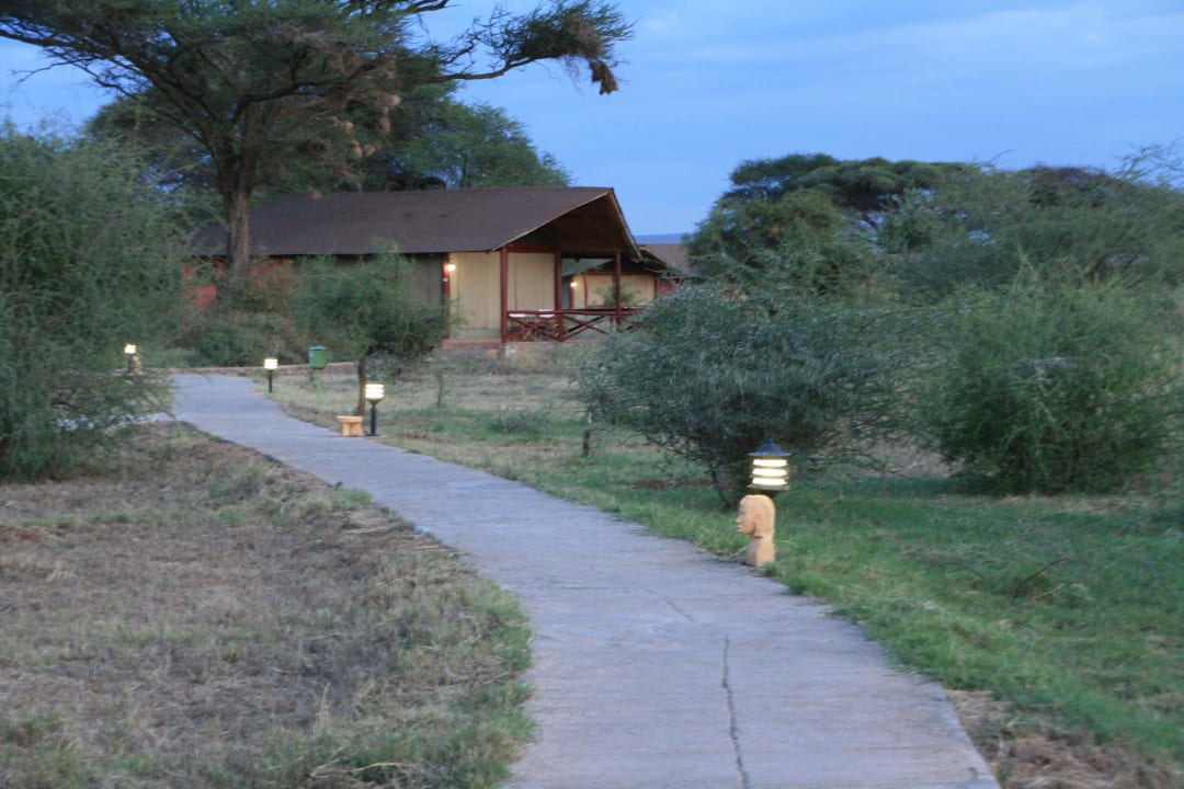 Der Weg zum Zelt Kilima Safari Camp