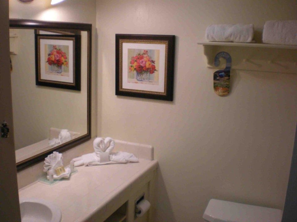 Bad Hotel Cottage Inn By the Sea