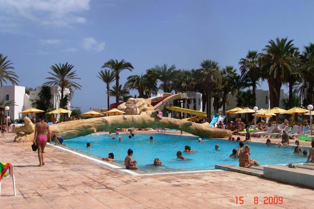 Basen hotelowy Ruspina Beach Resort